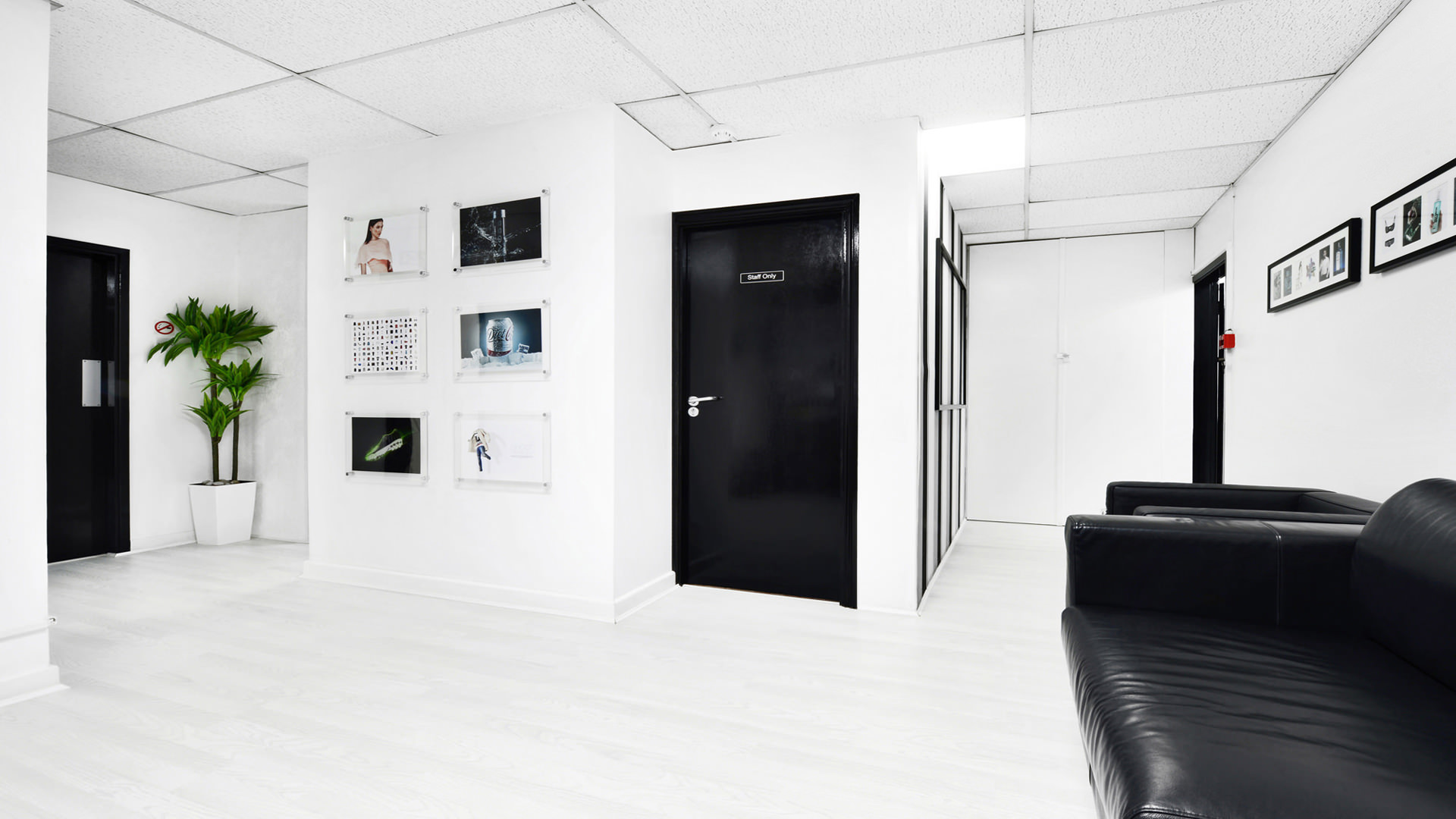 上海辦公室裝修純白色調(diào)攝影棚裝修設(shè)計(jì)-第3張圖片-上海古都建筑設(shè)計(jì)集團(tuán) 上海辦公室裝修純白色調(diào)攝影棚裝修設(shè)計(jì)-第3張圖片-上海古都建筑設(shè)計(jì)集團(tuán)