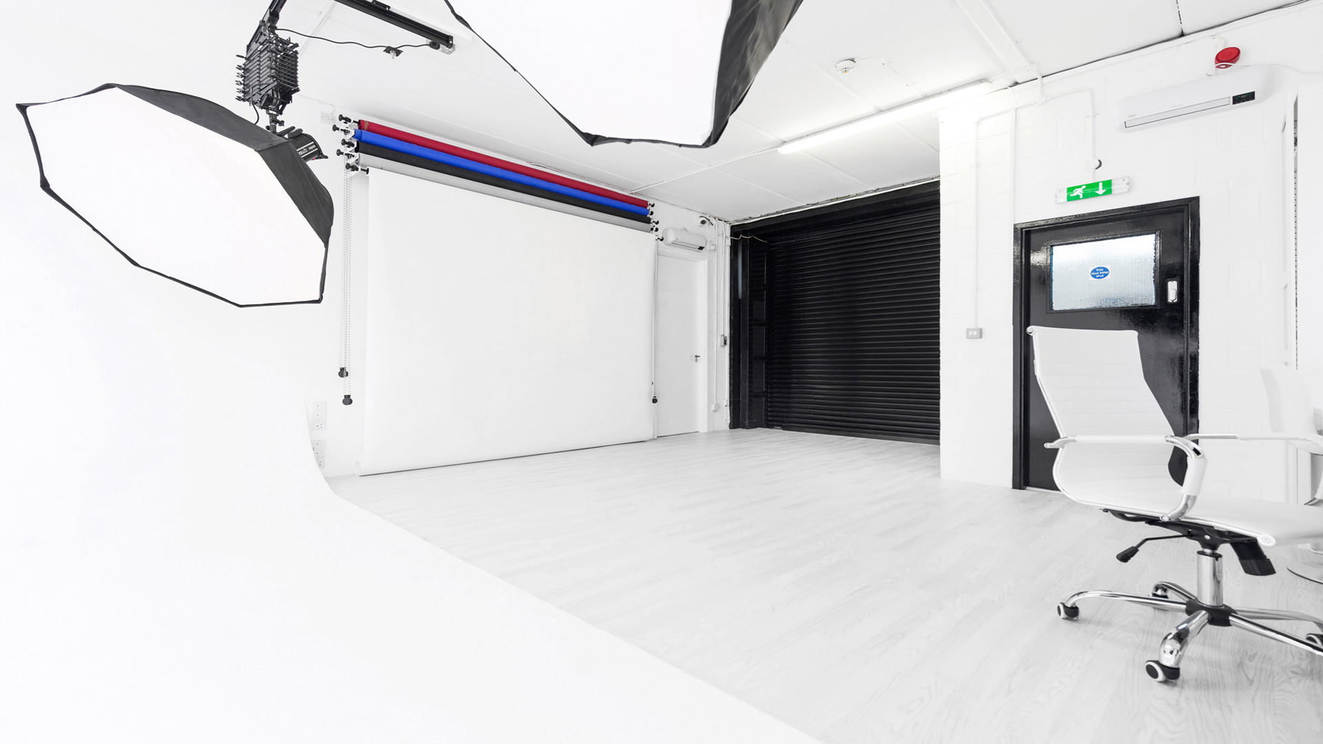 上海辦公室裝修純白色調(diào)攝影棚裝修設(shè)計(jì)-第5張圖片-上海古都建筑設(shè)計(jì)集團(tuán) 上海辦公室裝修純白色調(diào)攝影棚裝修設(shè)計(jì)-第5張圖片-上海古都建筑設(shè)計(jì)集團(tuán)