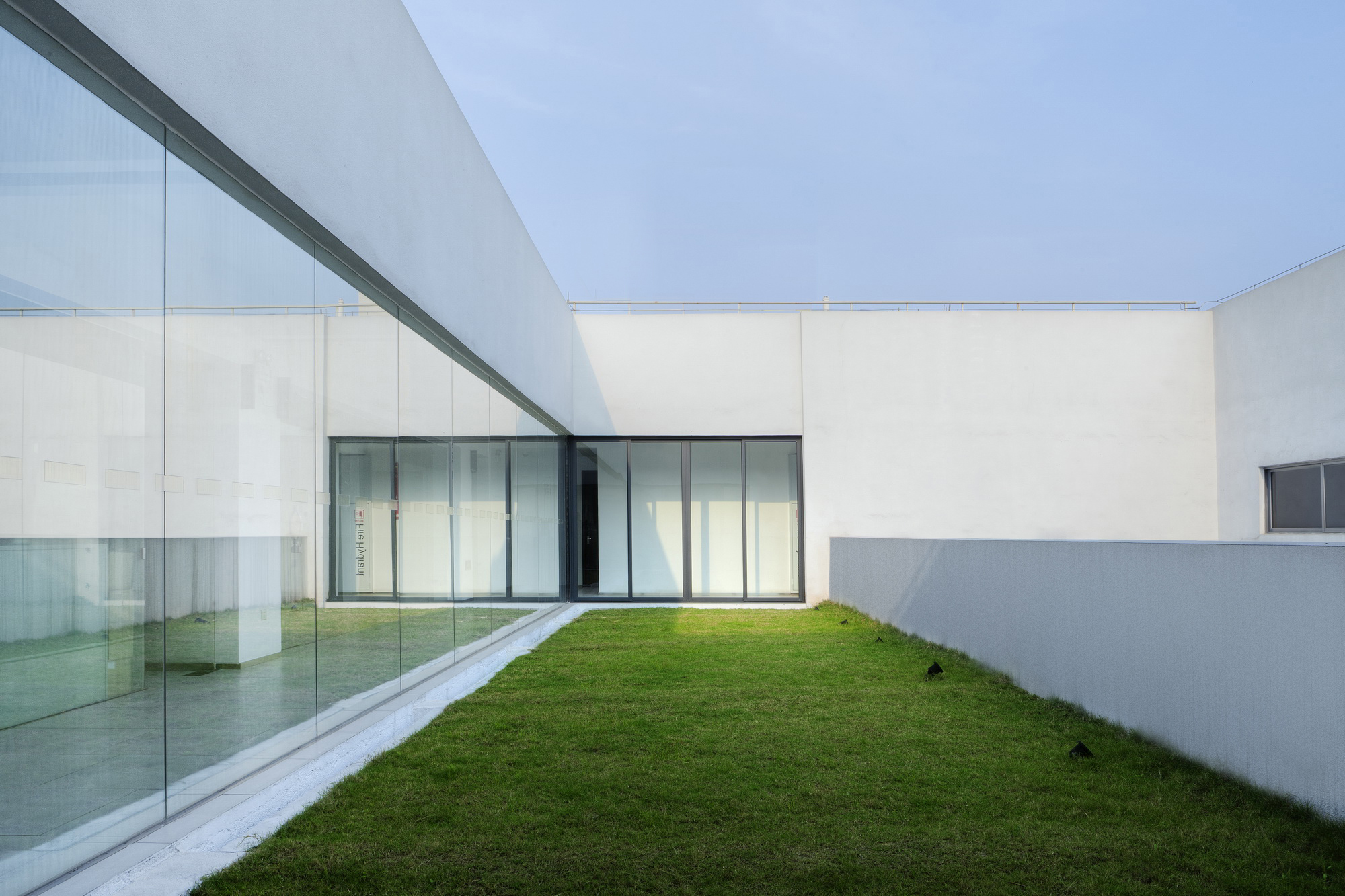 上海辦公樓草坪裝修設(shè)計(jì)-第4張圖片-上海古都建筑設(shè)計(jì)集團(tuán) 上海辦公樓草坪裝修設(shè)計(jì)-第4張圖片-上海古都建筑設(shè)計(jì)集團(tuán)