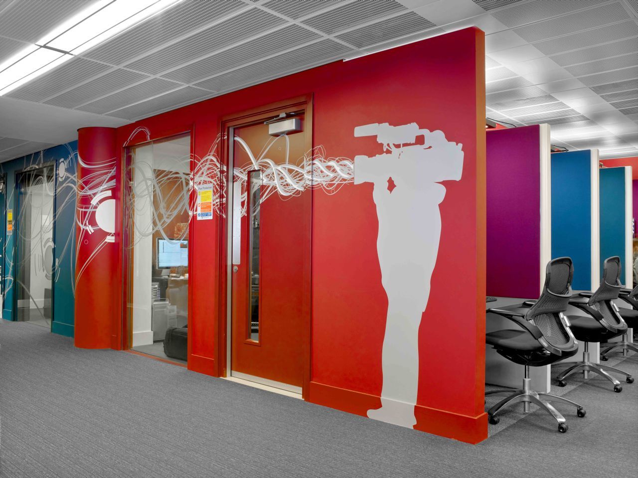 科技風格辦公室裝修設(shè)計效果圖-第5張圖片-上海古都建筑設(shè)計集團