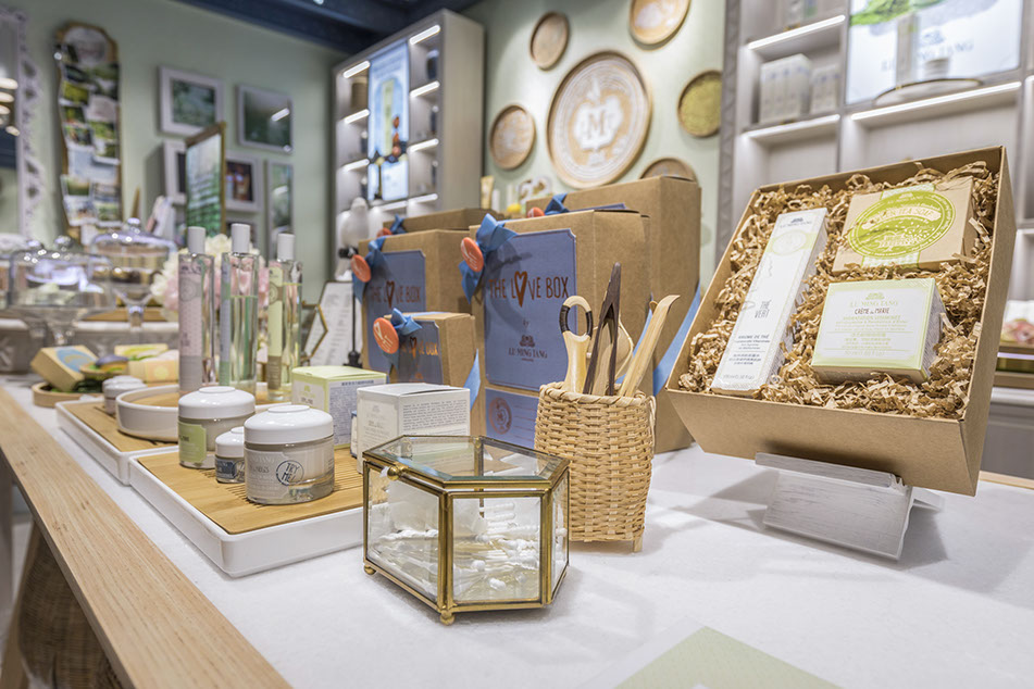 上?；瘖y品辦公室裝修設(shè)計-第4張圖片-上海古都建筑設(shè)計集團