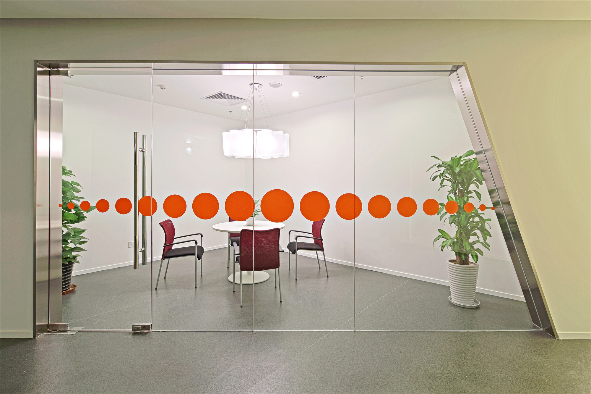 現(xiàn)代時(shí)尚辦公室裝修設(shè)計(jì)效果圖-第5張圖片-上海古都建筑設(shè)計(jì)集團(tuán) 現(xiàn)代時(shí)尚辦公室裝修設(shè)計(jì)效果圖-第5張圖片-上海古都建筑設(shè)計(jì)集團(tuán)