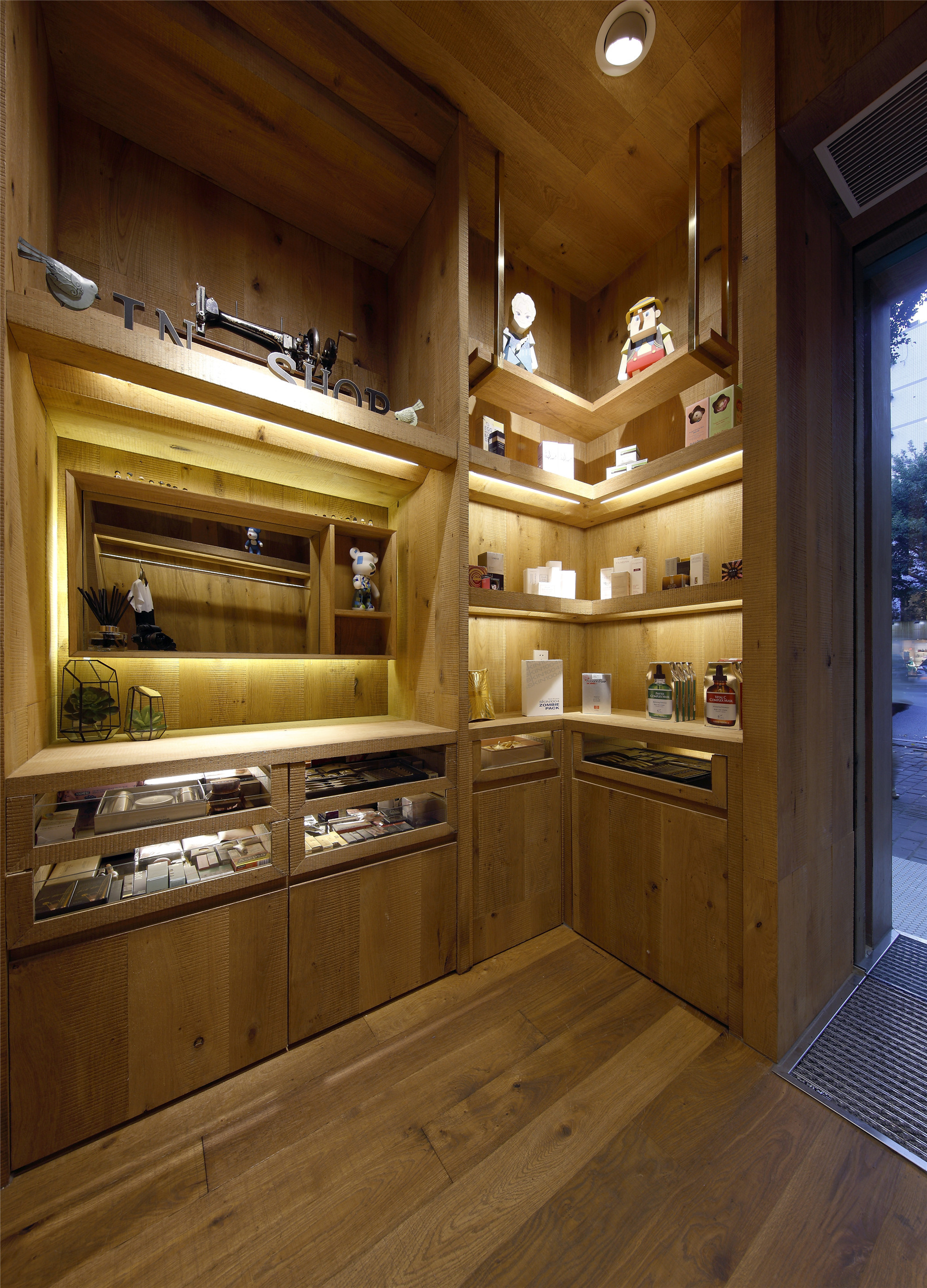 原木風格服裝店裝修設(shè)計-第5張圖片-上海古都建筑設(shè)計集團 原木風格服裝店裝修設(shè)計-第5張圖片-上海古都建筑設(shè)計集團