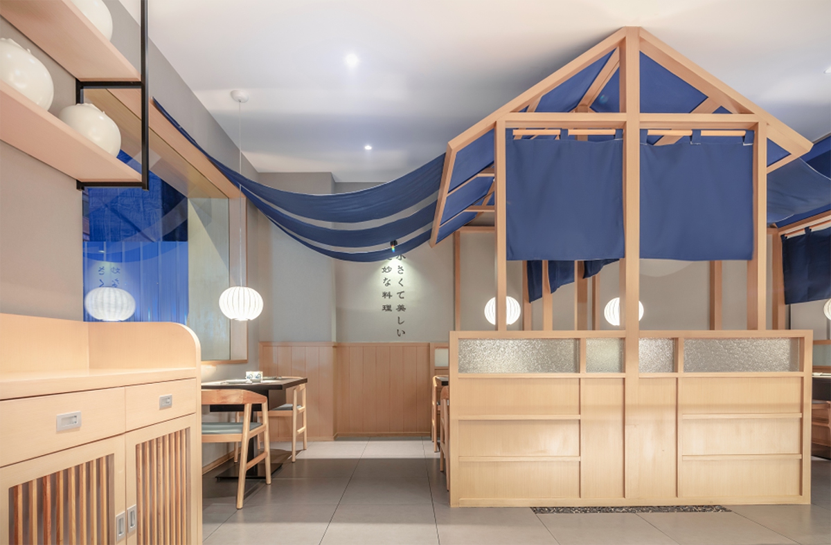 自然原木日式餐廳裝修設(shè)計-第1張圖片-上海古都建筑設(shè)計集團(tuán)