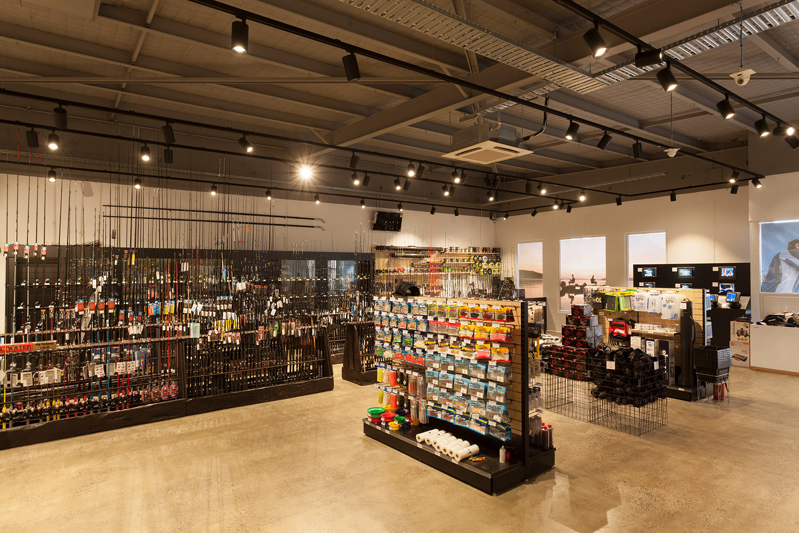 原木工業(yè)風漁具店裝修設(shè)計-第2張圖片-上海古都建筑設(shè)計集團