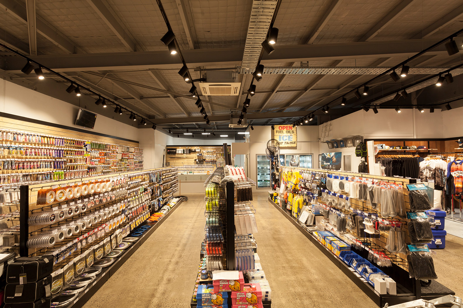 原木工業(yè)風漁具店裝修設(shè)計-第3張圖片-上海古都建筑設(shè)計集團